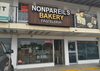Investigan robo a pastelería