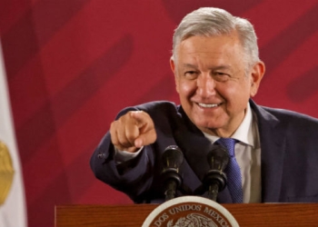 Considera AMLO dar informe y espectáculo musical en el Zócalo por su primer año de gobierno