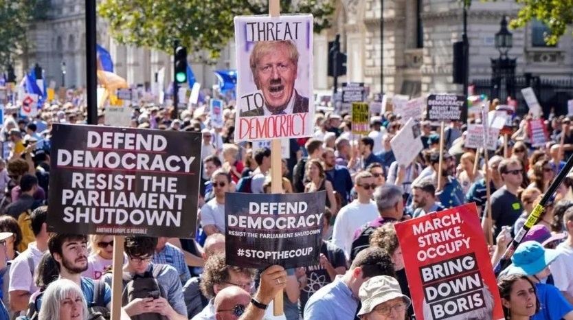 Parlamento británico retrasa la votación definitiva sobre el Brexit