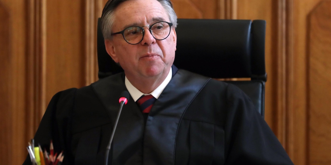 Senado aprueba renuncia de ministro Eduardo Medina Mora