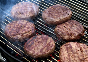 Detectan pellejos y soya en carne de hamburguesas