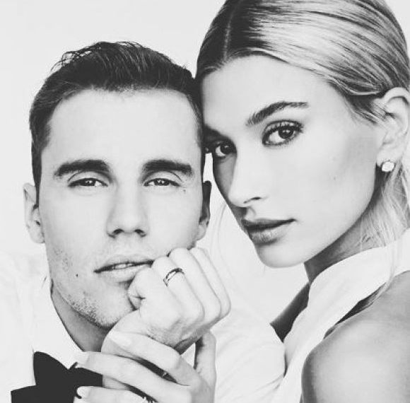 Hailey consiente a Justin regalándole un collar de 90 mil dólares