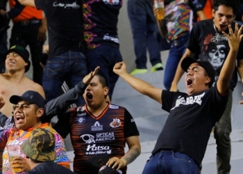 Aficionado cae de una grada del ‘Coruco’ Díaz