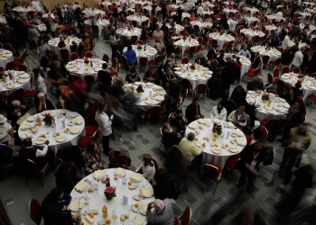 El Papa ofrece banquete a pobres e indigentes en el Vaticano