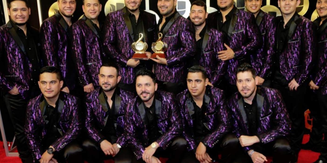 Banda MS evita que niño caiga de un octavo piso