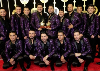 Banda MS evita que niño caiga de un octavo piso