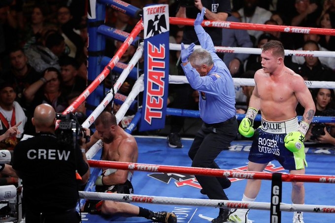 “Canelo” Álvarez noquea a Kovalev y logra tetracampeonato mundial