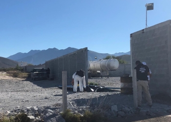 Le cae portón  y pierde la vida