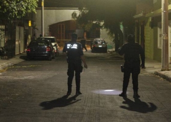 Comando mata a enfermera tras irrumpir en viviendas de Guanajuato