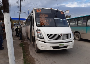 Microbús atropella a peatón