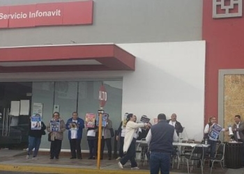 Jubilados del IMSS reclaman recursos de subcuentas a Infornavit