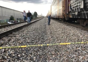 Ignoran al tren  y uno muere