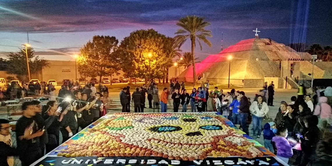 Universidad Vizcaya logra la meta del pan de muerto más grande
