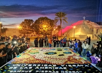 Universidad Vizcaya logra la meta del pan de muerto más grande