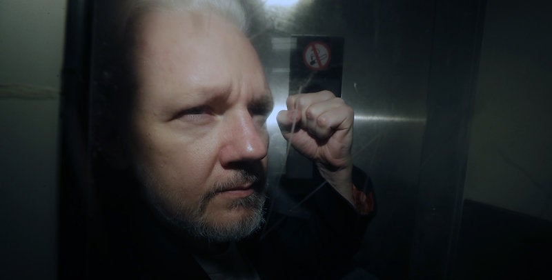 Suecia frena investigación contra fundador de WikiLeaks