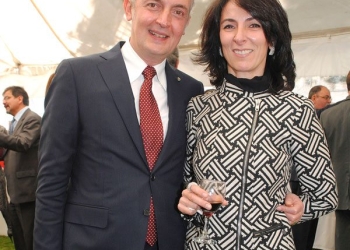 Roban iPhone a esposa del embajador de Italia en México