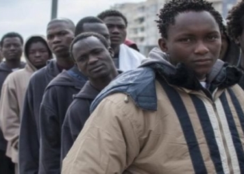 Buque italiano rescata de las aguas a migrantes africanos