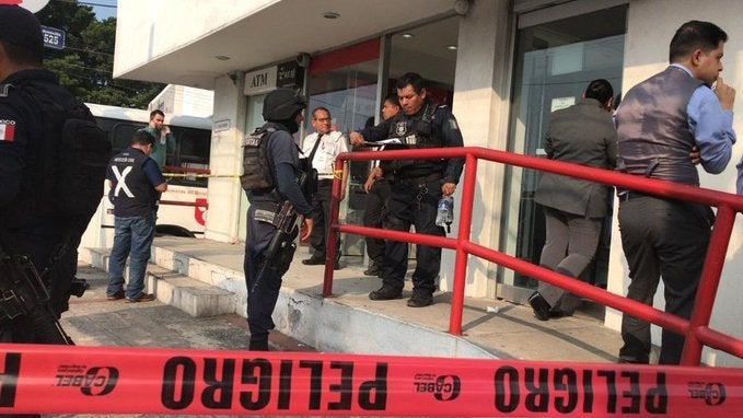 Asaltan banco de Veracruz usando ácido