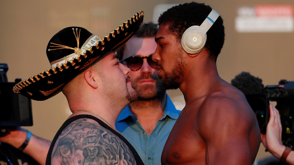 Andy Ruiz Jr. y Anthony Joshua pasan la báscula sin problemas