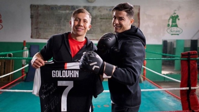 Cristiano Ronaldo se pone los guantes de box junto a Golovkin