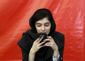Irán bloquea internet móvil en algunas provincias