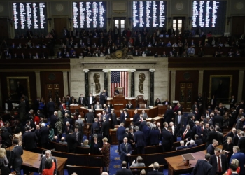 Aprueban juicio político contra Trump