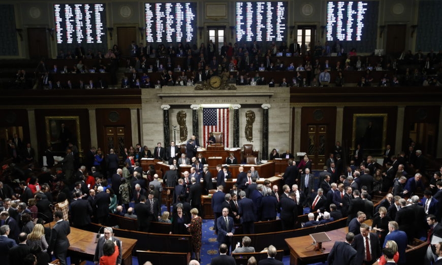 Aprueban juicio político contra Trump