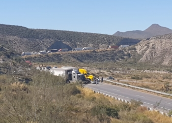 Muere trailero  en carretera