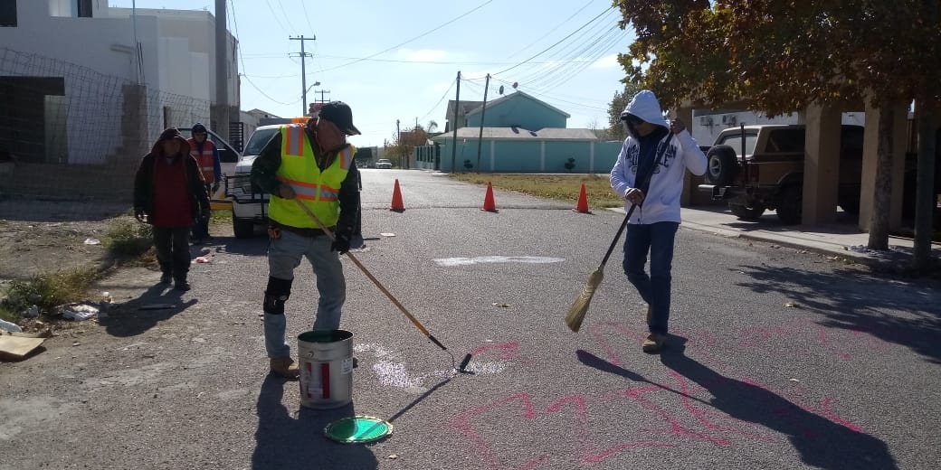 Aparecen pintas en plena vía pública