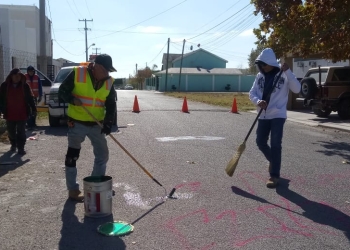 Aparecen pintas en plena vía pública