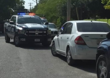 Roban joyas y dulces de una vivienda
