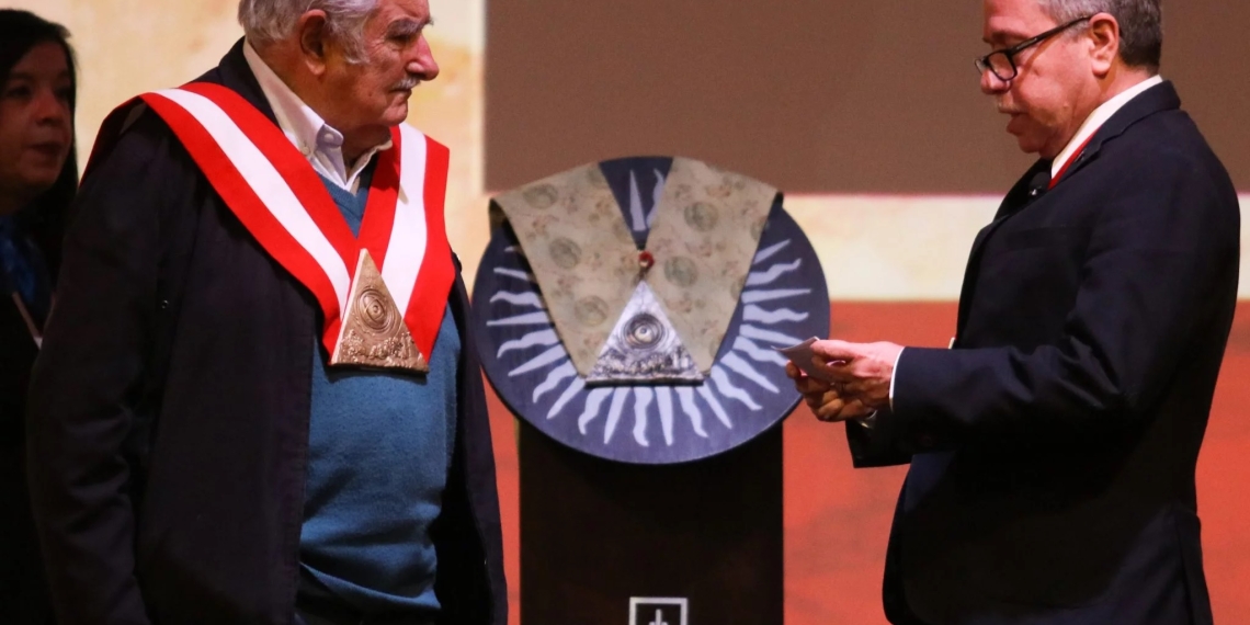 Otorga Ibero Honoris Causa a Pepe Mujica