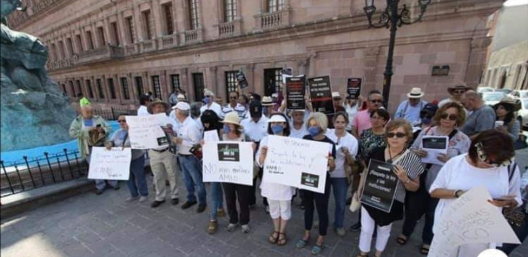 Se manifiestan contra AMLO