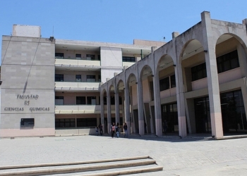 Reprueban a  la maestra
