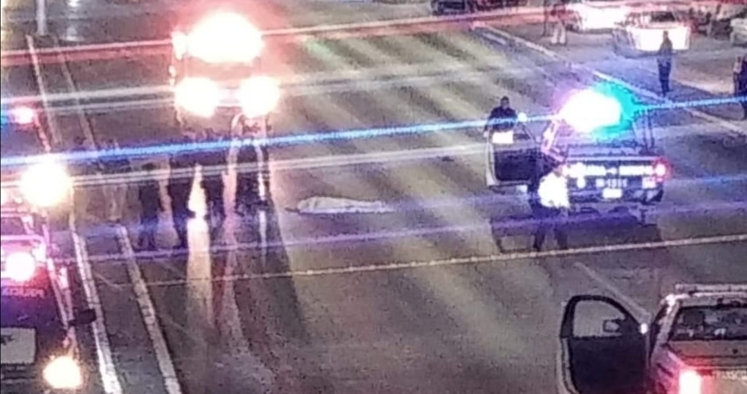 Evita puente peatonal y muere atropellado