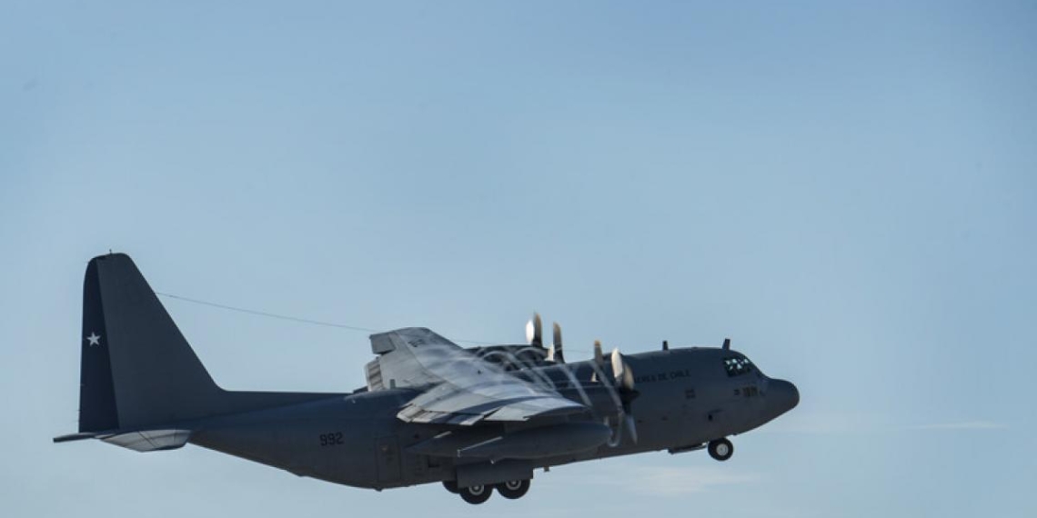 Desaparece avión militar con 38 personas a bordo