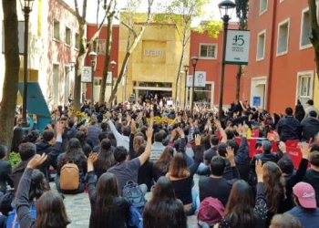 Alumnos del ITAM inician paro activo tras el suicidio de una estudiante