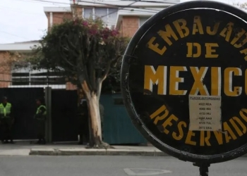Españoles agredidos en la embajada de México en Bolivia ya dejaron el país