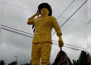 Alcalde de Tuxtepec instala estatua para el plátano macho