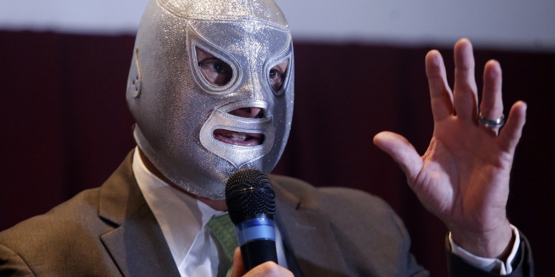 Hijo del Santo podría demandar al artista Fabián Chairez