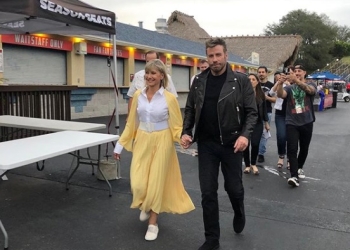 John Travolta y Olivia Newton-John ‘desempolvan’ vestuario de ‘Vaselina’