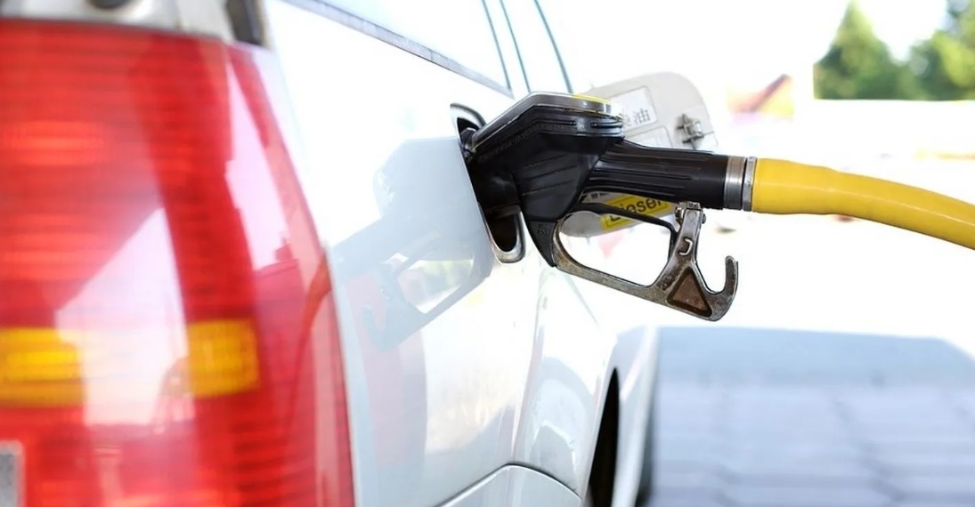 En 2020 pagarás más impuestos por gasolina, cigarros y refrescos