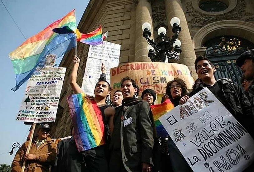 Morena propone matrimonios gay en todo el País