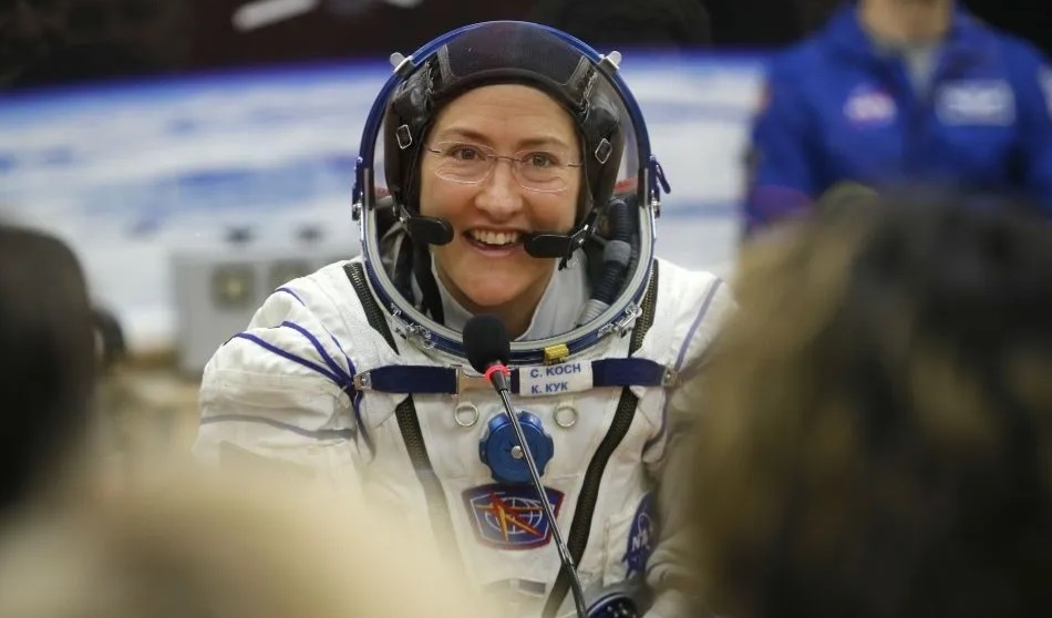 Impone astronauta récord con más tiempo en el espacio para una mujer