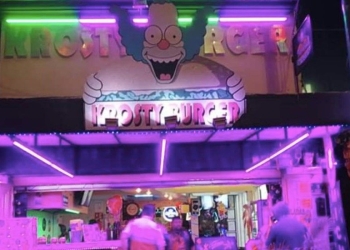 Balean a edecán que se negó a bailar con un cliente de un restaurante