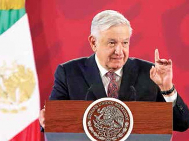 López Obrador será aval de los becarios; firmará de su puño y letra casi un millón de certificados