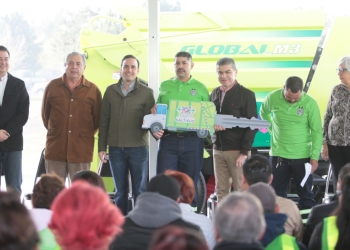 Entregan seis camiones recolectores de basura en Saltillo