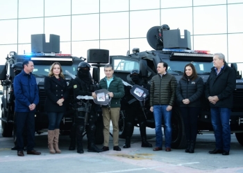 Entregan equipo vehicular táctico para policía de acción y agencia criminal