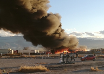 ¡Impresionante y voraz incendio!