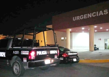 Hombre es golpeado y navajeado entre tres